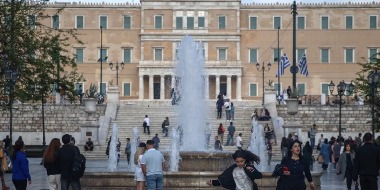 Πρωτογενές πλεόνασμα-έκπληξη 11,4 δισ. ευρώ (4,8% του ΑΕΠ) για το 2024