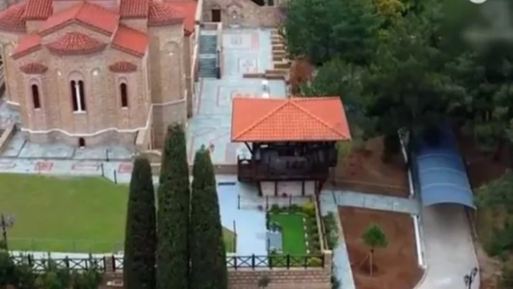 Μοναχές έδιωξαν 12χρονη από τον τάφο του Αγίου Παϊσίου επειδή φορούσε παντελόνι (vid)