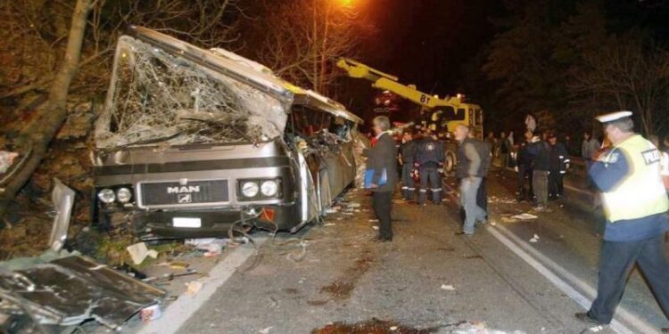 Τέμπη, Απρίλιος 2003: Συγκλονίζει επιζώντας από την τραγωδία με 21 νεκρούς μαθητές