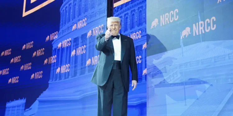 Τραμπ: Μετά τους δασμούς με παίρνουν τηλέφωνο εκλιπαρώντας για συμφωνία – Μου φιλούν τον κ@λ@