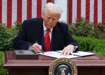 Εμπορικός Αρμαγεδδών μετά τους δασμούς Τραμπ: Ποιοι ζητούν αυτοσυγκράτηση και ποιοι υπόσχονται «αντίποινα»