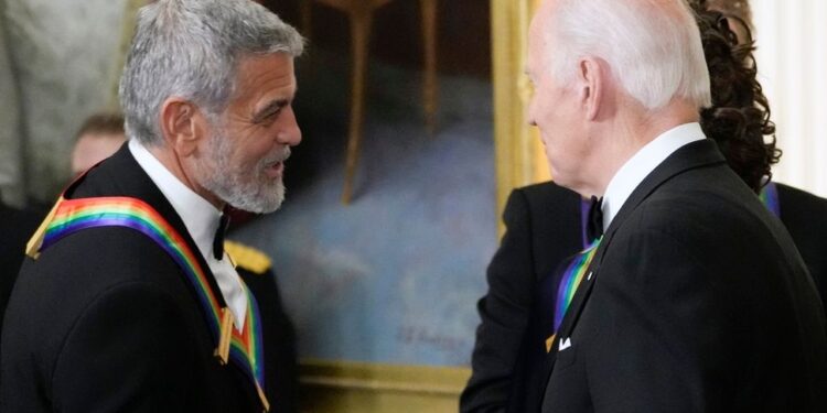 Μπάιντεν: Δεν αναγνώριζε ούτε τον Τζορτζ Κλούνεΐ στο τέλος της θητείας του