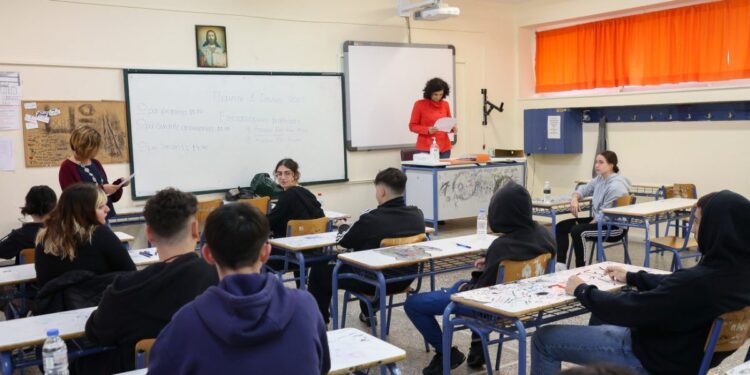 Πανελλαδικές 2025: Τα θέματα στη Νεοελληνική Γλώσσα και Λογοτεχνία στα ΓΕΛ
