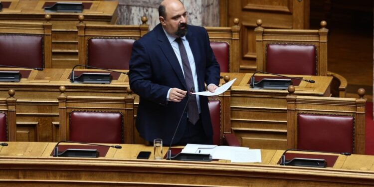 Προανακριτική για Τέμπη: Το «μοντέλο Τριαντόπουλου» και η στάση της κυβέρνησης για την παραπομπή