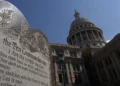 Το Τέξας επιβάλλει τις Δέκα Εντολές στα σχολεία