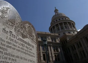 Το Τέξας επιβάλλει τις Δέκα Εντολές στα σχολεία