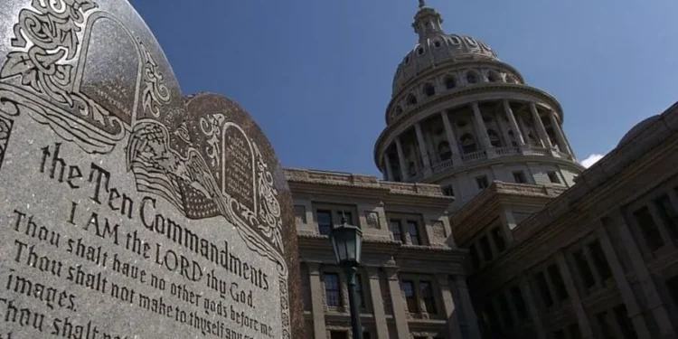 Το Τέξας επιβάλλει τις Δέκα Εντολές στα σχολεία