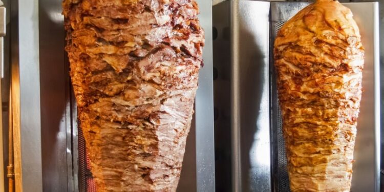 Τι γύρο τρώμε στη Θεσσαλονίκη – «Κάποιοι παίζουν με την υγεία μας», λένε ειδικοί