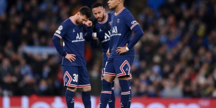 Η Παρί πλήρωσε 800.000.000 € σε Μέσι, Νεϊμάρ Μπαπέ, τους… έδιωξε, έκοψε μισθούς στο 1/4 και… πήγε τελικό Champions League!