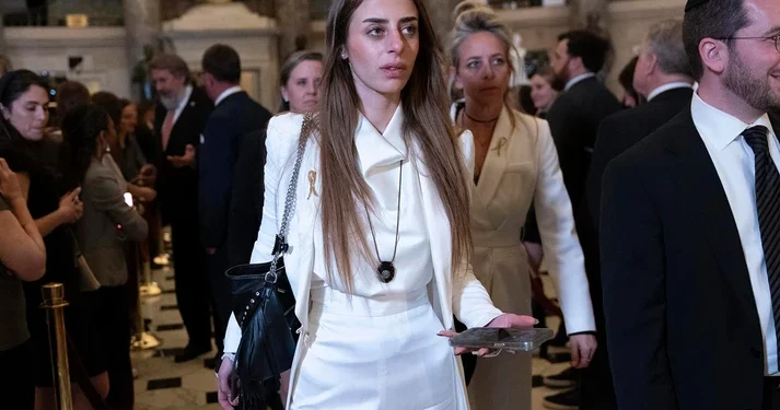 Η Μία Σεμ, η Ισραηλινή όμηρος που απελευθερώθηκε από τη Χαμάς, κατηγορεί fitness influencer του Τελ Αβίβ ότι τη νάρκωσε και τη βίασε