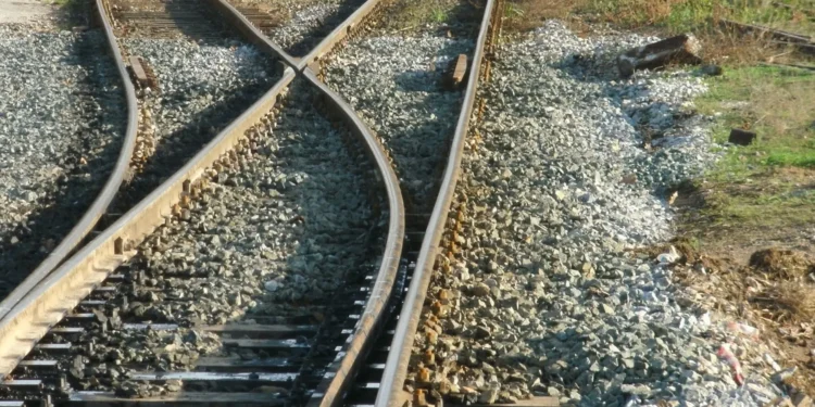 Σέρρες: Ηλικιωμένος εντοπίστηκε πλάι στις ράγες σε σιδηροδρομική γραμμή