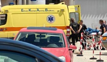 Σοκ στη Γαλλία: Αυτοκίνητο έπεσε πάνω σε φιλάθλους στο Παρίσι