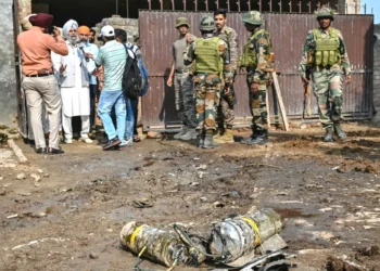 Άλλο ένα βήμα προς τον πόλεμο από Ινδία και Πακιστάν – Αντάλλαξαν πυραυλικές επιθέσεις σε στρατιωτικές βάσεις