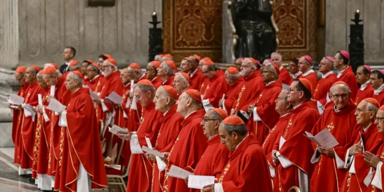 Αντίστροφη μέτρηση για τη μάχη στο Βατικανό: Τι τρώνε οι Καρδινάλιοι στο Κονκλάβιο – Οι κανόνες που εφαρμόζονται εδώ και 750 χρόνια