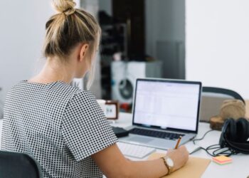 Έρχεται το ευέλικτο ωράριο εργασίας – Από το 6ωρο στο 10ωρο με λίγα κλικ