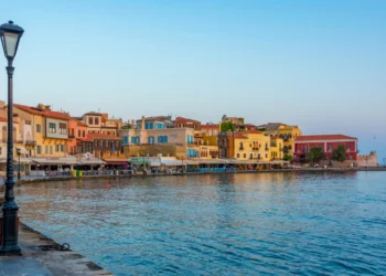 Κρήτη: Ιδιοκτήτης έκοψε ρεύμα και νερό σε εκπαιδευτικό για να τη διώξει από το σπίτι – Θα μείνει σε κάμπινγκ μέχρι να κλείσουν τα σχολεία