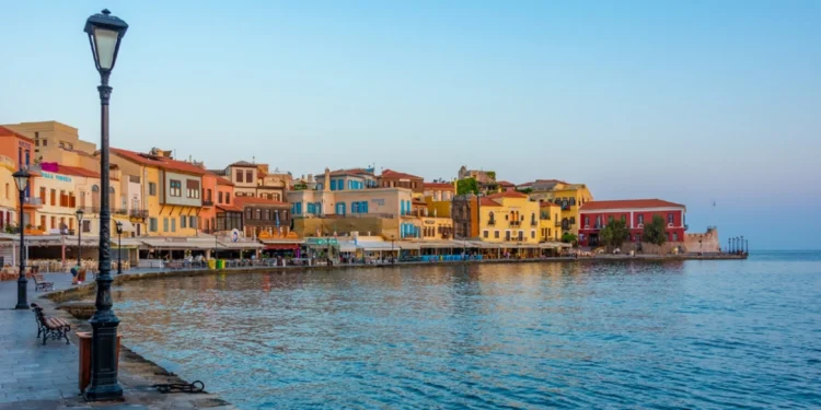 Κρήτη: Ιδιοκτήτης έκοψε ρεύμα και νερό σε εκπαιδευτικό για να τη διώξει από το σπίτι – Θα μείνει σε κάμπινγκ μέχρι να κλείσουν τα σχολεία