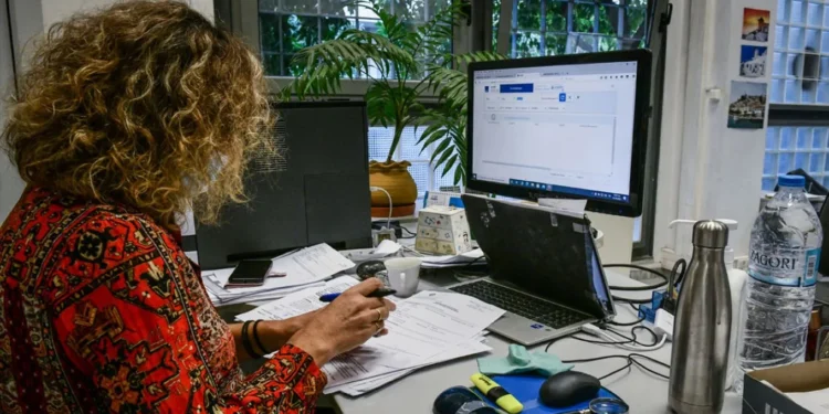 Δύο χιλιάδες δημόσιοι υπάλληλοι θα εκπαιδευτούν σε cloud και ΑΙ τεχνολογίες