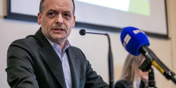 Προειδοποίηση Δούκα για κίνδυνο μπλακ άουτ στην Αθήνα: Η κατανάλωση τριπλασιάζεται λόγω της τουριστικής κίνησης