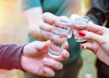 Λίμνη Πλαστήρα: Στο νοσοκομείο 17χρονος λόγω μέθης κατά τη διάρκεια σχολικής εκδρομής – Συνελήφθησαν 12 καθηγητές