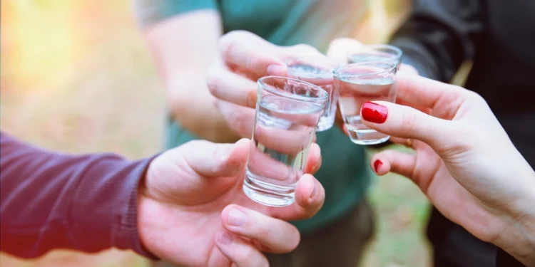 Λίμνη Πλαστήρα: Στο νοσοκομείο 17χρονος λόγω μέθης κατά τη διάρκεια σχολικής εκδρομής – Συνελήφθησαν 12 καθηγητές