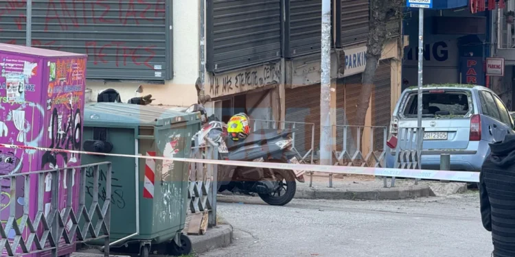 Θεσσαλονίκη: Νεκρή 39χρονη από έκρηξη αυτοσχέδιου εκρηκτικού μηχανισμού έξω από τράπεζα – Στο σημείο η Αντιτρομοκρατική