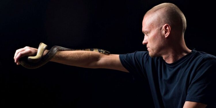 Σύγχρονος Μιθριδάτης: Έκανε ενέσεις με δηλητήριο φιδιού και βρήκε το «παγκόσμιο αντίδοτο»