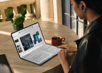 Η Huawei παρουσιάζει το πρώτο της αναδιπλούμενο laptop