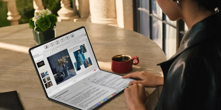 Η Huawei παρουσιάζει το πρώτο της αναδιπλούμενο laptop
