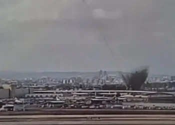 Σειρήνες συναγερμού στο Ισραήλ: Οι Χούθι έριξαν βαλλιστικό πύραυλο κοντά στο αεροδρόμιο Μπεν Γκουριόν – Έξι τραυματίες