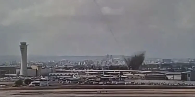 Σειρήνες συναγερμού στο Ισραήλ: Οι Χούθι έριξαν βαλλιστικό πύραυλο κοντά στο αεροδρόμιο Μπεν Γκουριόν – Έξι τραυματίες