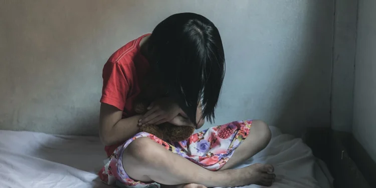 Λάρισα: Σημάδια από τσιγάρο στα κορμιά δύο παιδιών – Συνελήφθη η μητέρα τους