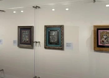 Επέστρεψαν τα βανδαλισμένα έργα στην Πινακοθήκη – Με πλέξιγκλας, συναγερμό και άνδρες ασφαλείας