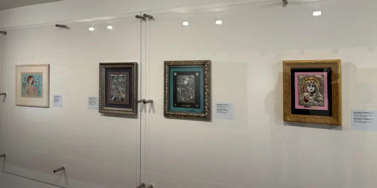 Επέστρεψαν τα βανδαλισμένα έργα στην Πινακοθήκη – Με πλέξιγκλας, συναγερμό και άνδρες ασφαλείας