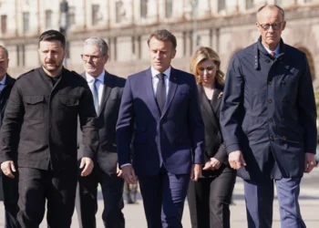 Μακρόν και Μερτς προειδοποιούν τη Ρωσία από το Κίεβο: Θα υπάρξουν σκληρές κυρώσεις αν δεν δεχθεί την εκεχειρία