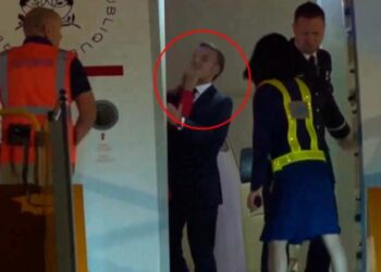 Σάλος με το χαστούκι που έδωσε η Μπριζίτ στον Μακρόν – Η στιγμή που τον χτυπάει