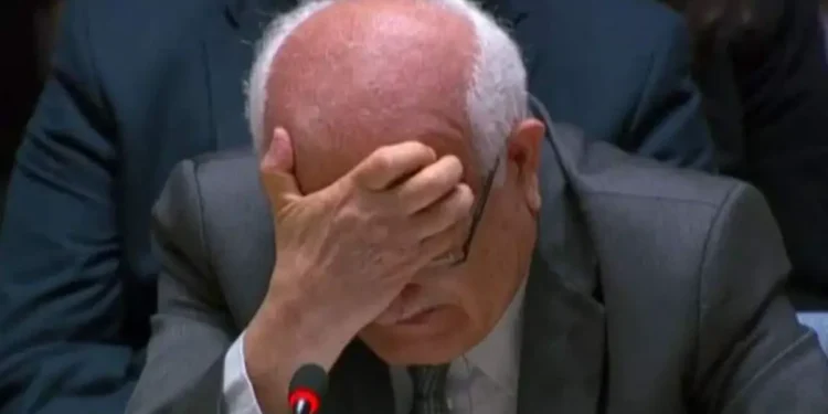 Έβαλε τα κλάματα ο πρέσβης της Παλαιστίνης στο Συμβούλιο Ασφαλείας του ΟΗΕ για την κατάσταση στη Γάζα – «Έχω κι εγώ εγγόνια»