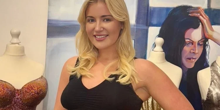 «Με έκαναν να νιώσω σαν να είμαι πόρνη», λέει η Μις Αγγλία για τους διοργανωτές καλλιστείων στην Ινδία