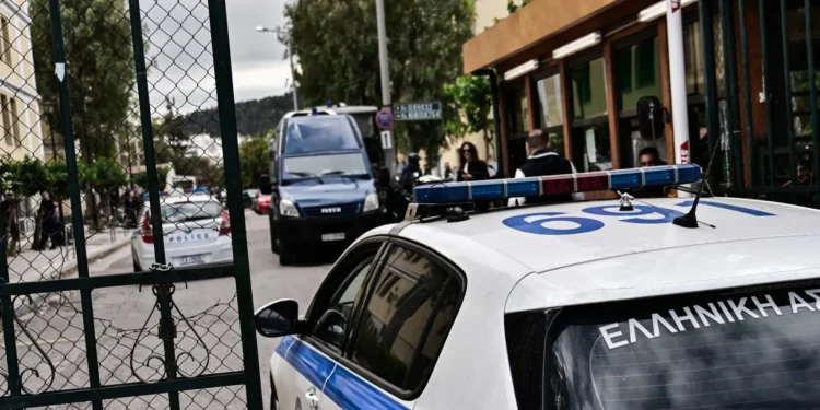 Ποινική δίωξη στους 6 συλληφθέντες για την εισβολή στη Νομική – Κατηγορούνται και για κακούργημα