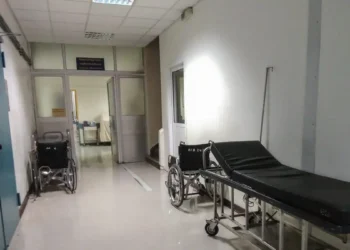 Ρόδος: Πατέρας και γιος χτύπησαν με λοστό 27χρονο στο κεφάλι – Στο νοσοκομείο με 30 ράμματα το θύμα