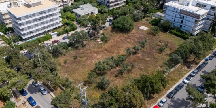 Σε ποια κτηματολογικά γραφεία έγιναν συλλήψεις – Πώς δρούσε το κύκλωμα, τα μέλη, η «αρχηγός» και οι ταρίφες