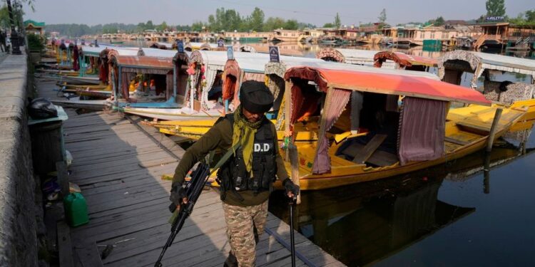 Έτοιμο να απαντήσει στην Ινδία το Πακιστάν: «Εξουσιοδοτήσαμε τις ένοπλες δυνάμεις μας»