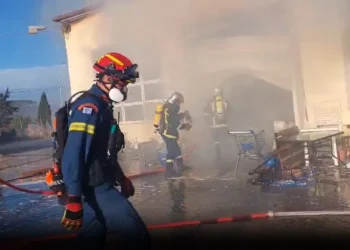 Τραγωδία στη Λέσβο: Νεκρή 65χρονη από φωτιά σε σούπερ μάρκετ στο χωριό Βρίσα