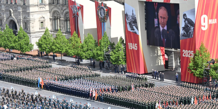 Live η μεγάλη στρατιωτική παρέλαση στην κόκκινη πλατεία: Με αναφορές στην Ουκρανία η ομιλία του Πούτιν για την Ημέρα της Νίκης