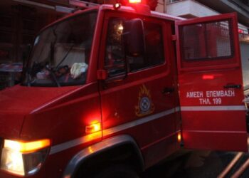 Θρίλερ στο Παγκράτι: Ξαπλωμένος στο κάθισμα ο άνδρας που βρέθηκε καμένος σε αυτοκίνητο – Δείτε βίντεο από τα πρώτα λεπτά της φωτιάς στο τζιπ