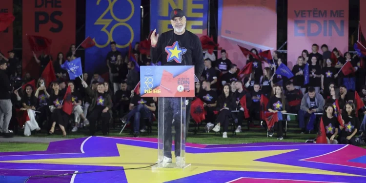 Στις κάλπες σήμερα οι Αλβανοί: Τέταρτη θητεία διεκδικεί ο Έντι Ράμα και «ολική επαναφορά» ο Σαλί Μπερίσ