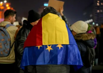 Εκλογές στη Ρουμανία: Προβάδισμα του φιλοευρωπαίου Νταν με σχεδόν 55% έναντι του Σιμιόν δείχνουν τα πρώτα exit poll