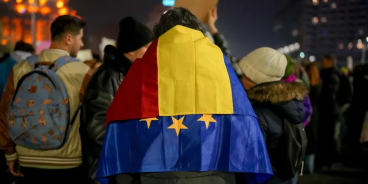 Εκλογές στη Ρουμανία: Προβάδισμα του φιλοευρωπαίου Νταν με σχεδόν 55% έναντι του Σιμιόν δείχνουν τα πρώτα exit poll