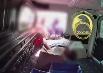Στέλεχος του ΣΔΟΕ έκανε τον κούριερ και συνέλαβε 38χρονο που παραλάμβανε ναρκωτικά – Καταγράφηκε όλο σε βίντεο