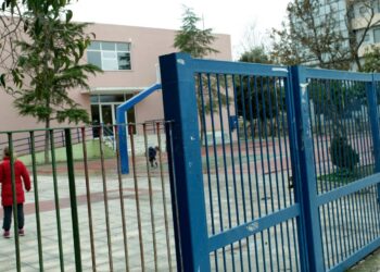 Ηράκλειο: Πέταξαν δυναμιτάκι σε σχολείο – Τραυματίστηκαν τρεις μαθήτριες